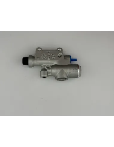 Bomba BREMBO UPGRADE trasera - PS13 Plata - Con depósito integrado 