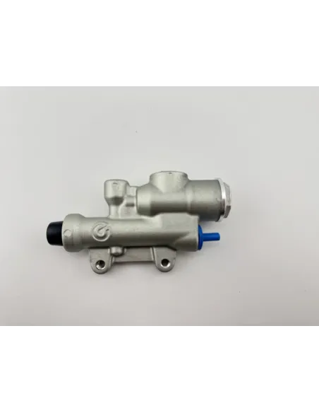 Bomba BREMBO UPGRADE trasera - PS13 Plata - Con depósito integrado 