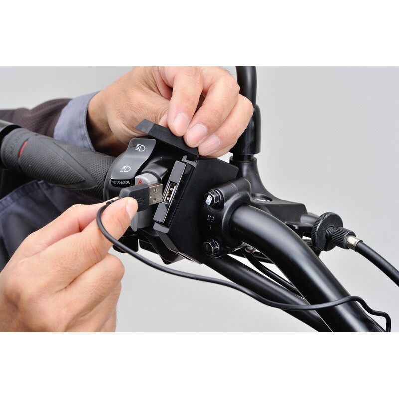 Fuente de alimentación USB DAYTONA Slim - manillar Ø22,2/25,4