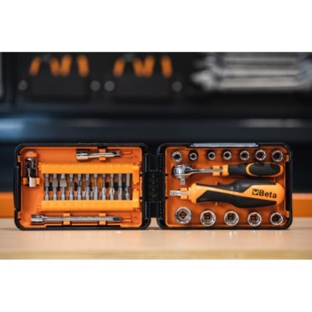 Surtido BETA de 11 llaves de vaso hexagonales, 21 puntas de atornillar y 7 accesorios, con carraca reversible, en caja de plásti