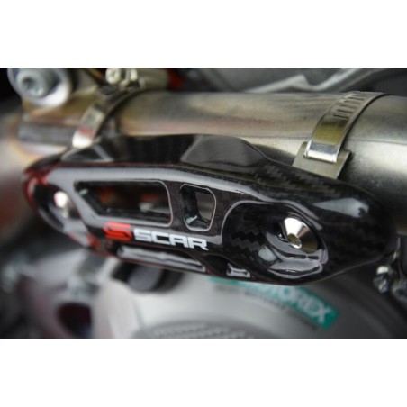 Protector universar para colector de escape SCAR - Carbono