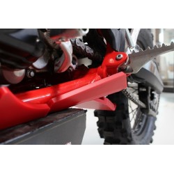 Cubrecárter AXP Xtrem HDPE Beta 20 250RR-300RR rojo 2