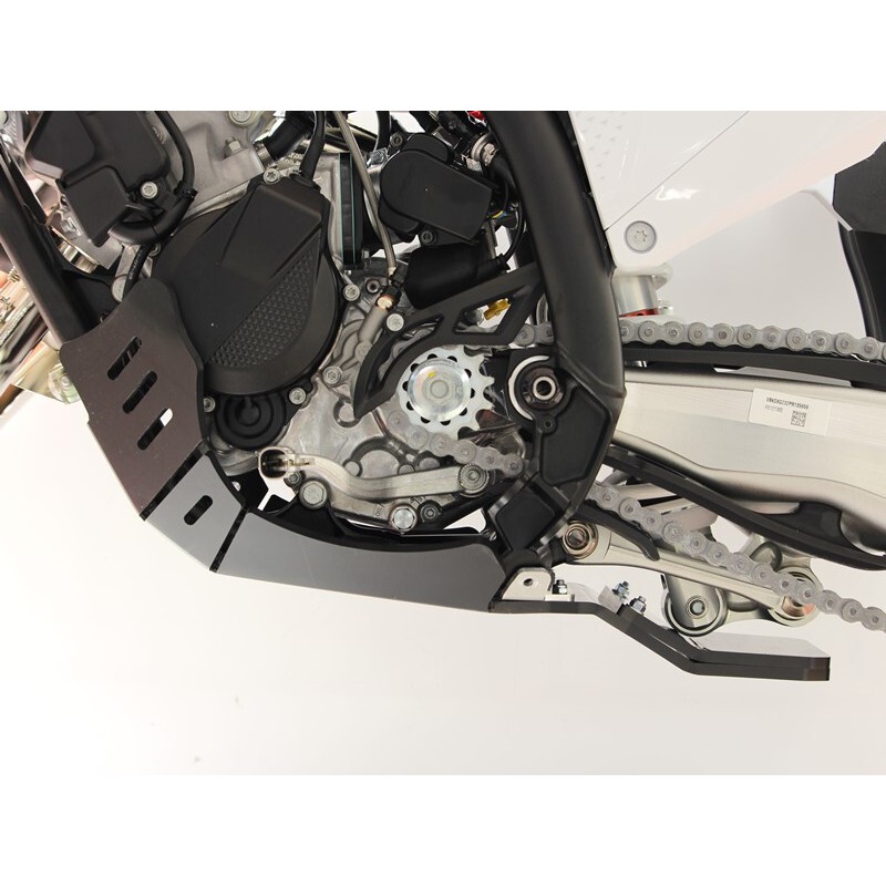 Cubrecárter AXP Xtrem con protección de bieleta de suspensión - HDPE 8mm