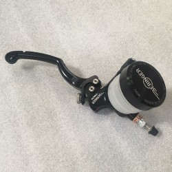 Bomba Axial Racing Beringer Classic Line negra con deposito 10 y maneta regulable 2