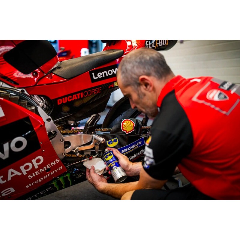 Grasa blanca para cadena WD-40 Specialist Moto condiciones húmedas - Spray 400 ml